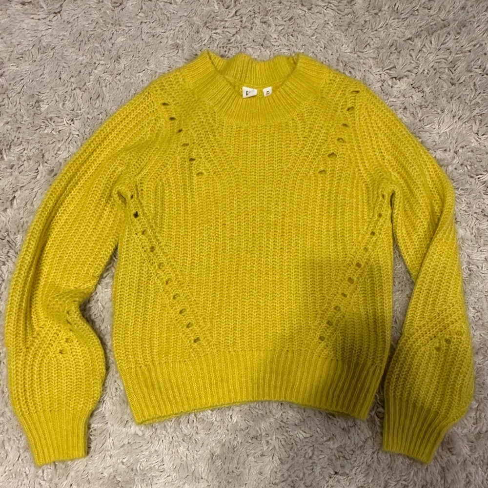 Gap sweater